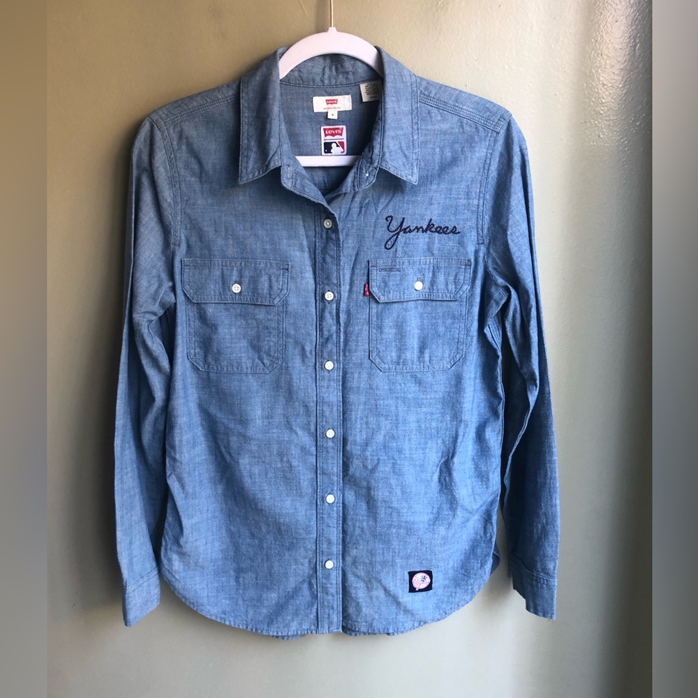LEVI’S WOMENS DENIM YANKEES BUTTON DOWN SHIRT Size: S